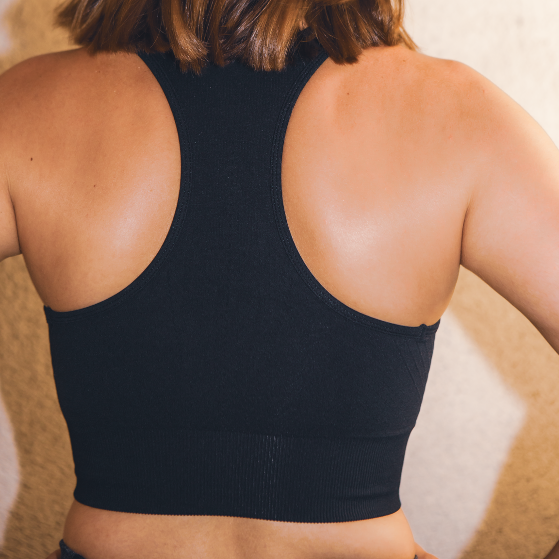 Rib and mesh details under the chest for optimal support. Racer back which allows great ease with each movement.