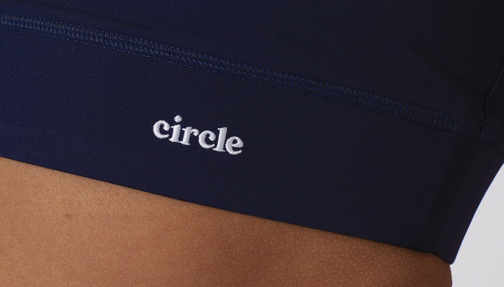 Clean design, with the iconic Circle embroidery made with white thread 