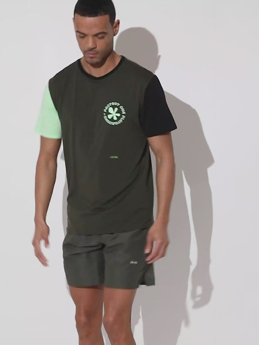  T-shirt_Iconic_Colorblock_Moss_Mint_2.mp4