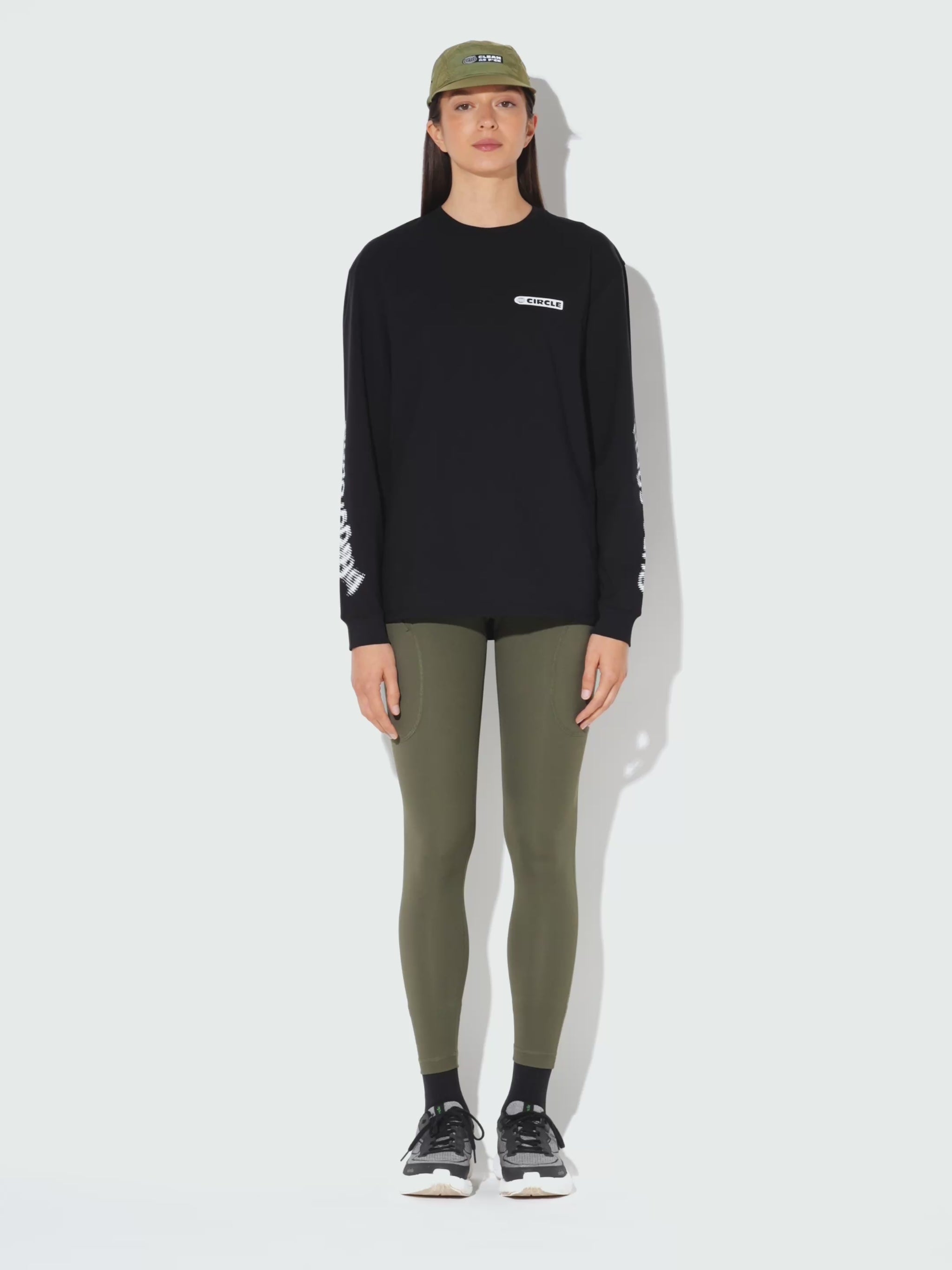 T-shirt_manches_longues_Feel_Good_Run_Track_2.0_onyx_black_women_2.mp4