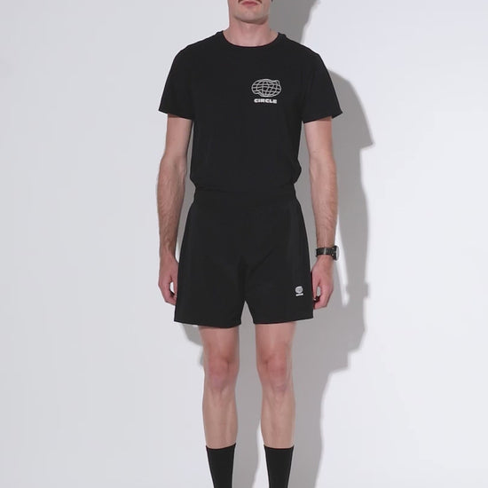 short_everystride_onyx_black_men_2.mp4