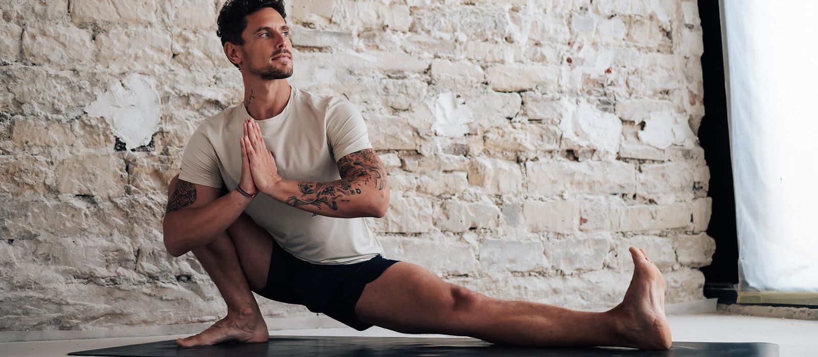 Yoga clothing and yoga outfit for men Circle Sportswear